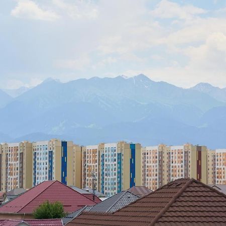 7Days Hotel Almaty Esterno foto