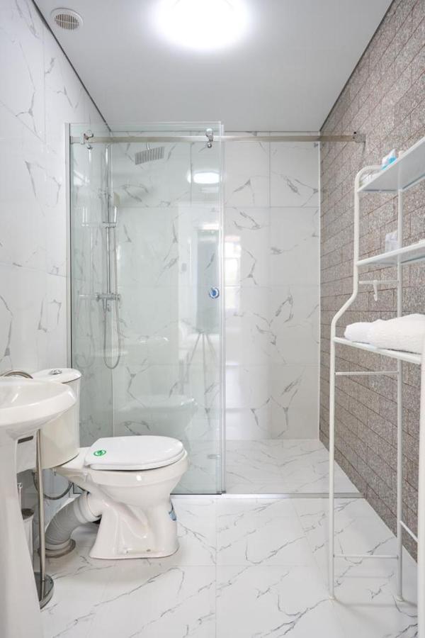 7Days Hotel Almaty Esterno foto